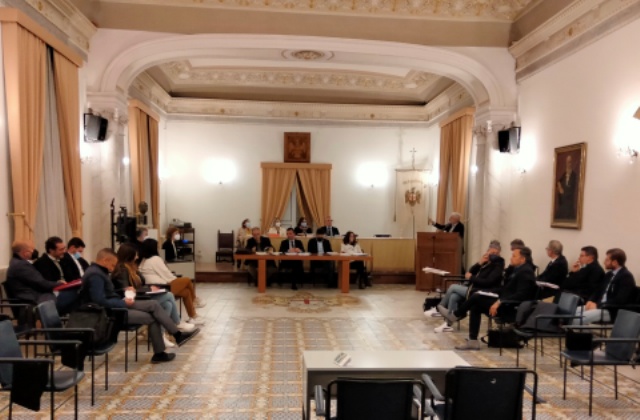 Consiglio comunale di Caltagirone approva regolamento per gestione Centro raccolta differenziata rifiuti urbani 